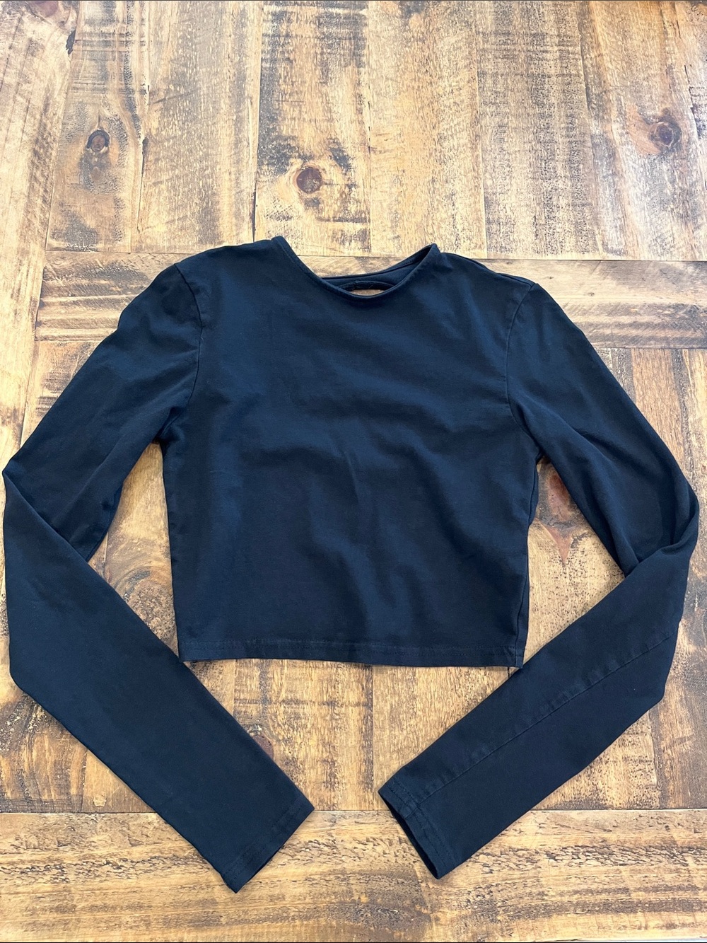 H&M Divided Black Long-Sleeve Open Back Cropped Crew Top